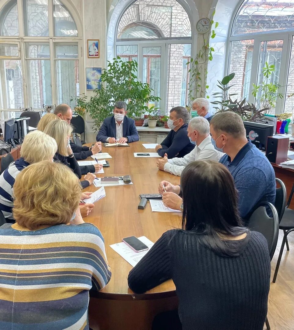 Борзенко александр владимирович. Директор муниципальной спортивной школы. Директор муниципальной спортивной школы. Лисов олег алексеевич. Директор муниципальной спортивной школы.