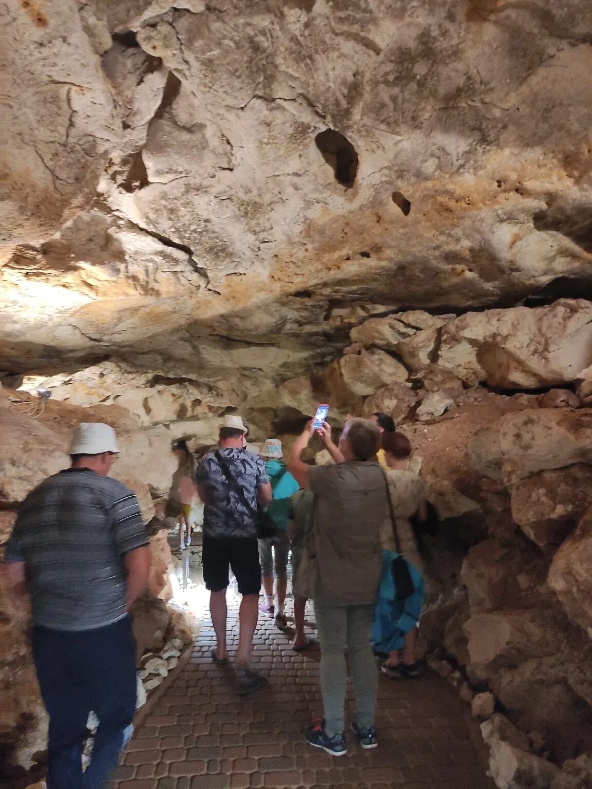 Пещера таврида экскурсии. Пещера Таврида в Крыму. Белогорск пещера Таврида. Зуя пещера Таврида. Новая пещера Таврида.