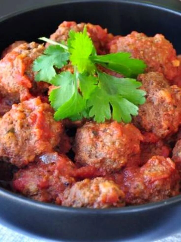 Как быстро приготовить фрикадельки из фарша. Мясные шарики из фарша. фрикадельки из фарша. фрикадельки из мясного фарша. блюда из фарша говядины.