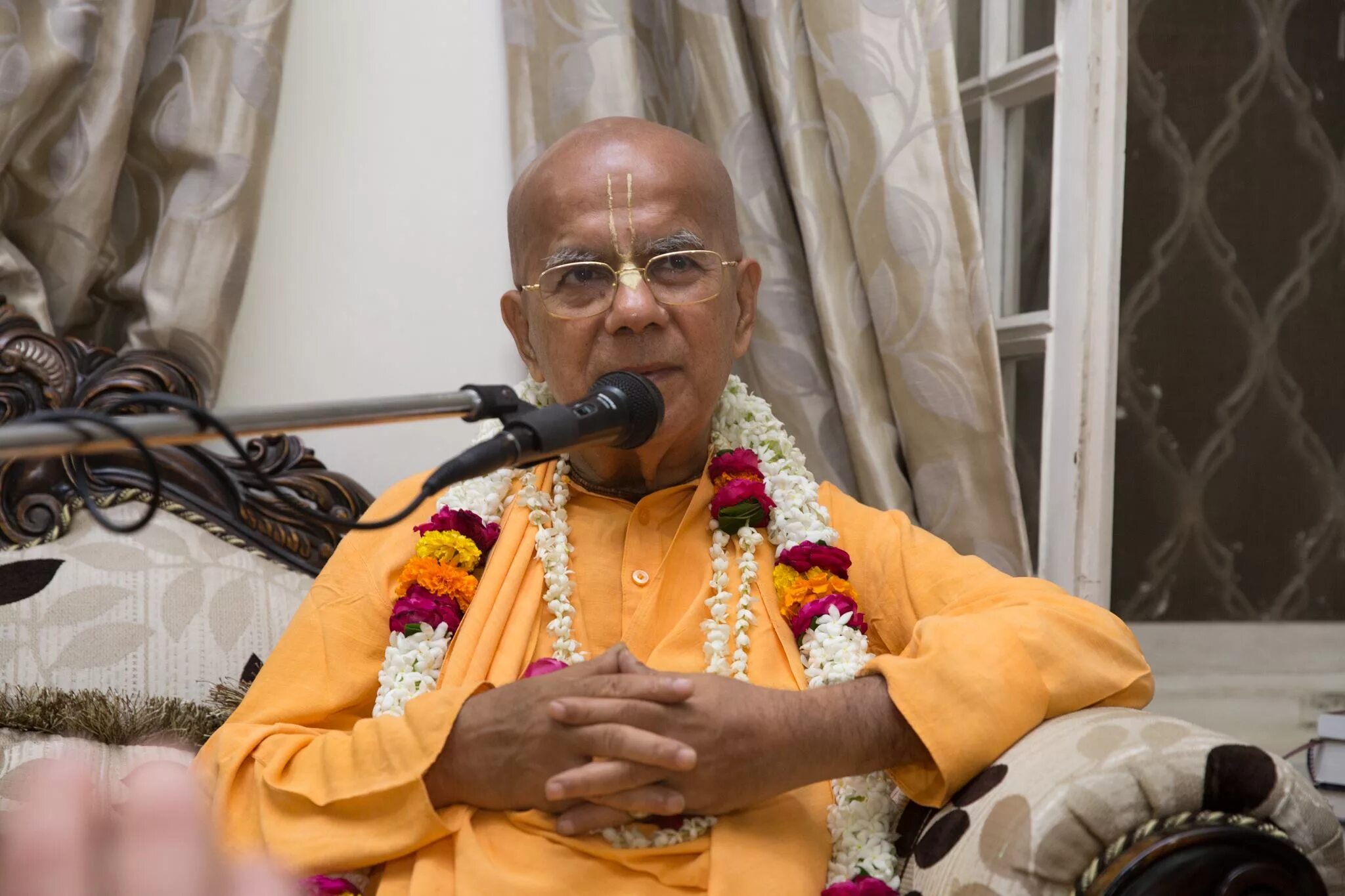 Гопал кришна госвами махарадж. Гопал кришна. Гопал кришна махарадж. Гопал кришна махарадж. Гопал кришна махарадж.