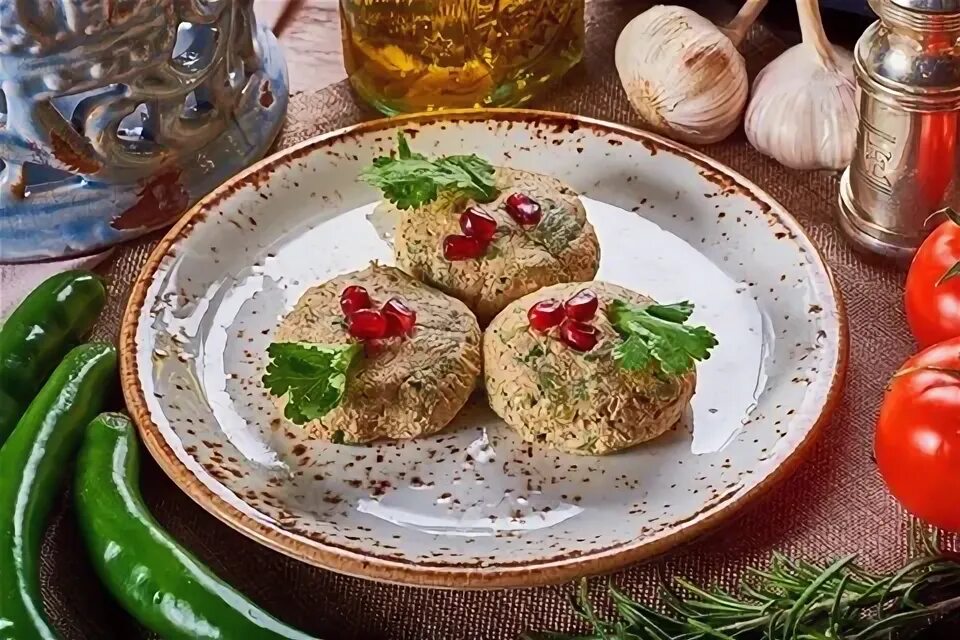Грузинская закуска пхали. Ассорти из холодных закусок в грузии. Грузинские холодные закуски. Рулетики бадриджани. Пхали кавказская.