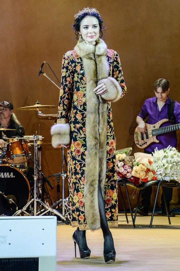 вика цыганова коллекция одежды. вика цыганова одежда. вика цыганова. наряды вики цыгановой. сестра вики цыгановой.