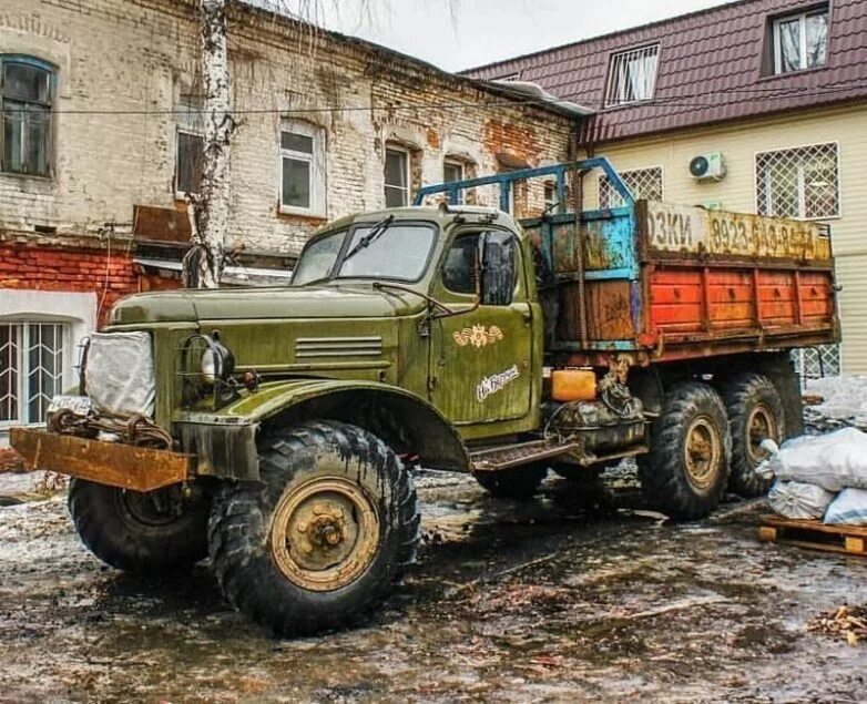 Старая грузовая машина