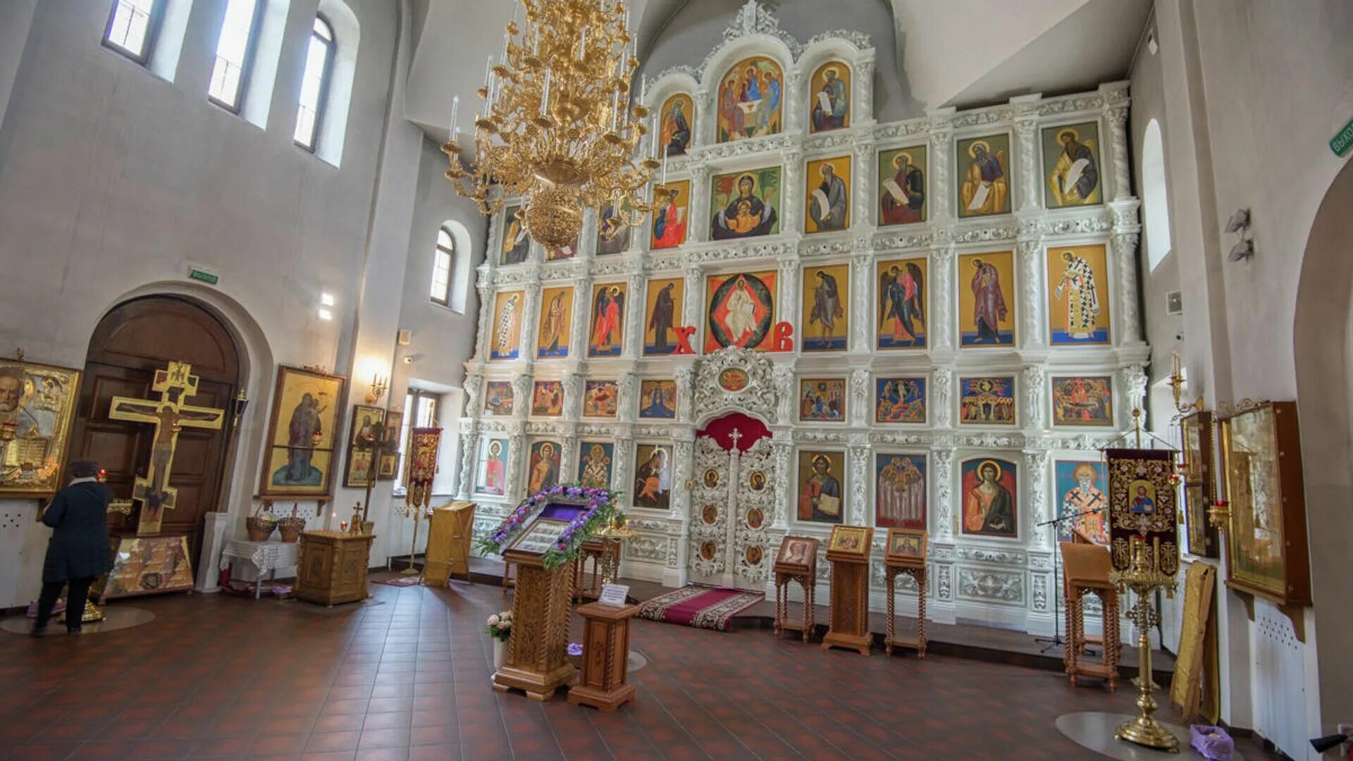 Контрреформация кратко. Марк и элизабет профет. Переделкино храм игоря черниговского лето с сиренью. Храм христа спасителя внутреннее убранство. Университетский храм в вене.