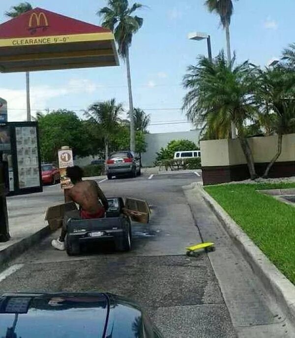 Ghetto drive. Drive by гетто. Машина гетто драйв. The struggle is real Панда. Ghetto Drive блоггер.