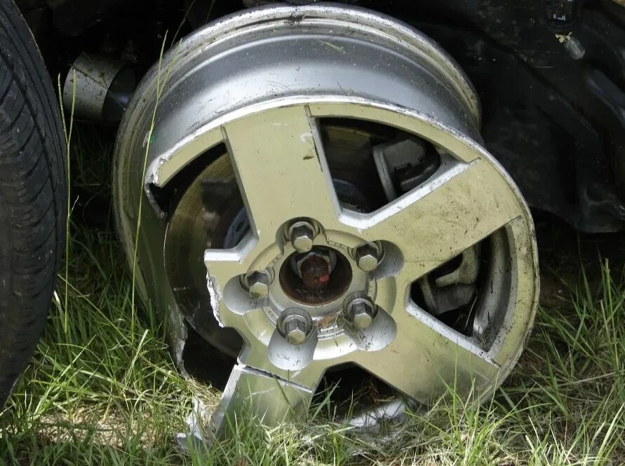 Старые литые диски. Колесные диски bbs. Bbs 17 радиус. Золотой диск. Амг 2023 диски.