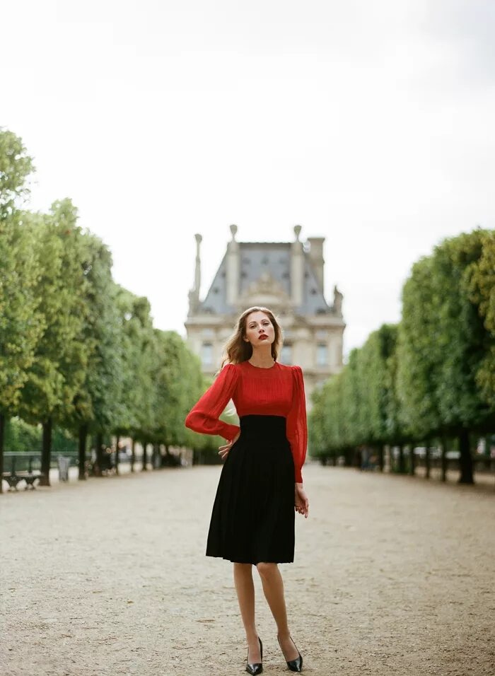 Стильные образы для женщин. Скромно но со вкусом. Стильные летние образы. Женственный образ. Скромно одетая девушка.