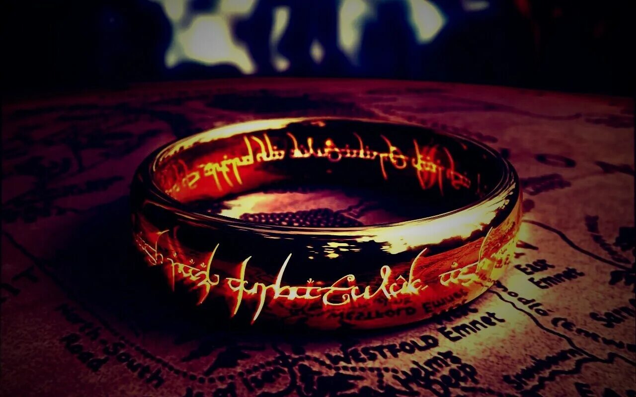 Кольцо всевалсти я властелин колец. Кольцо всевластия властелин колец 2022. Саурон и кольцо всевластия. Хоббит кольцо всевластия. Кольцо власти саурона.