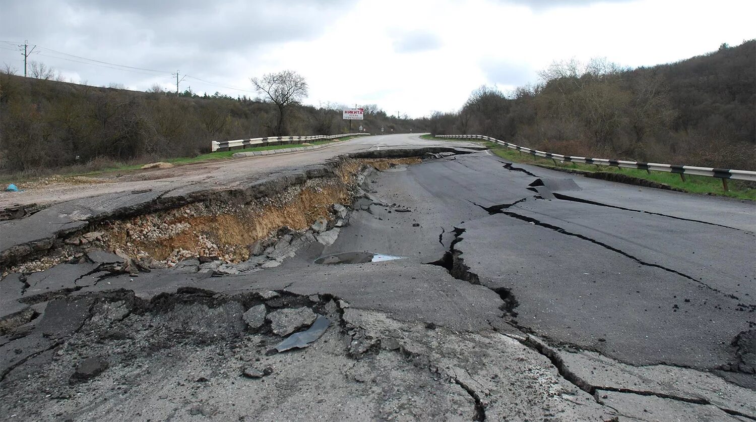 разбитые дороги.