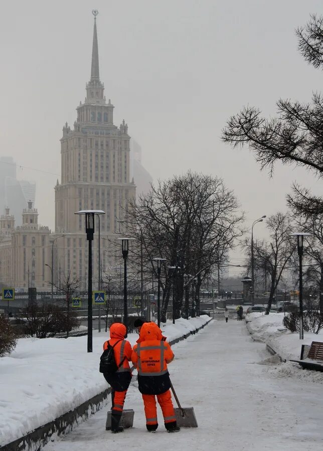 Гало 22 в москве. Эффект гало в москве 2022. Гало радуга вокруг солнца. Солнечное гало в москве. Эффект гало в москве.