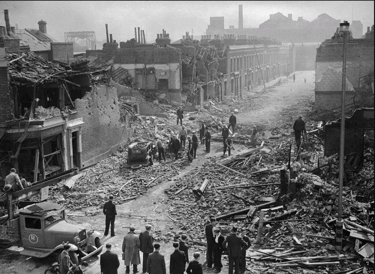 Бомбардировка Лондона 1940. Бомбежка Лондона в 1940. Лондон после бомбардировок второй мировой войны. Бомбардировка Лондона ФАУ 2.