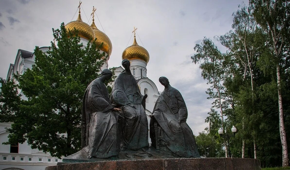 Троица памятник культуры век. Святая Троица Ярославль памятник. Троица (скульптурная композиция в Ярославле). Памятник Святой Троице в Ярославле.