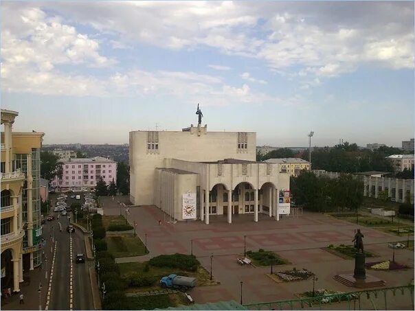 Драм театр курск пушкина. Курский драматический театр зимой. драмтеатр курск вид сверху. город курск драматический театр имени александра сергеевича пушкина. курский драмтеатр крыша.
