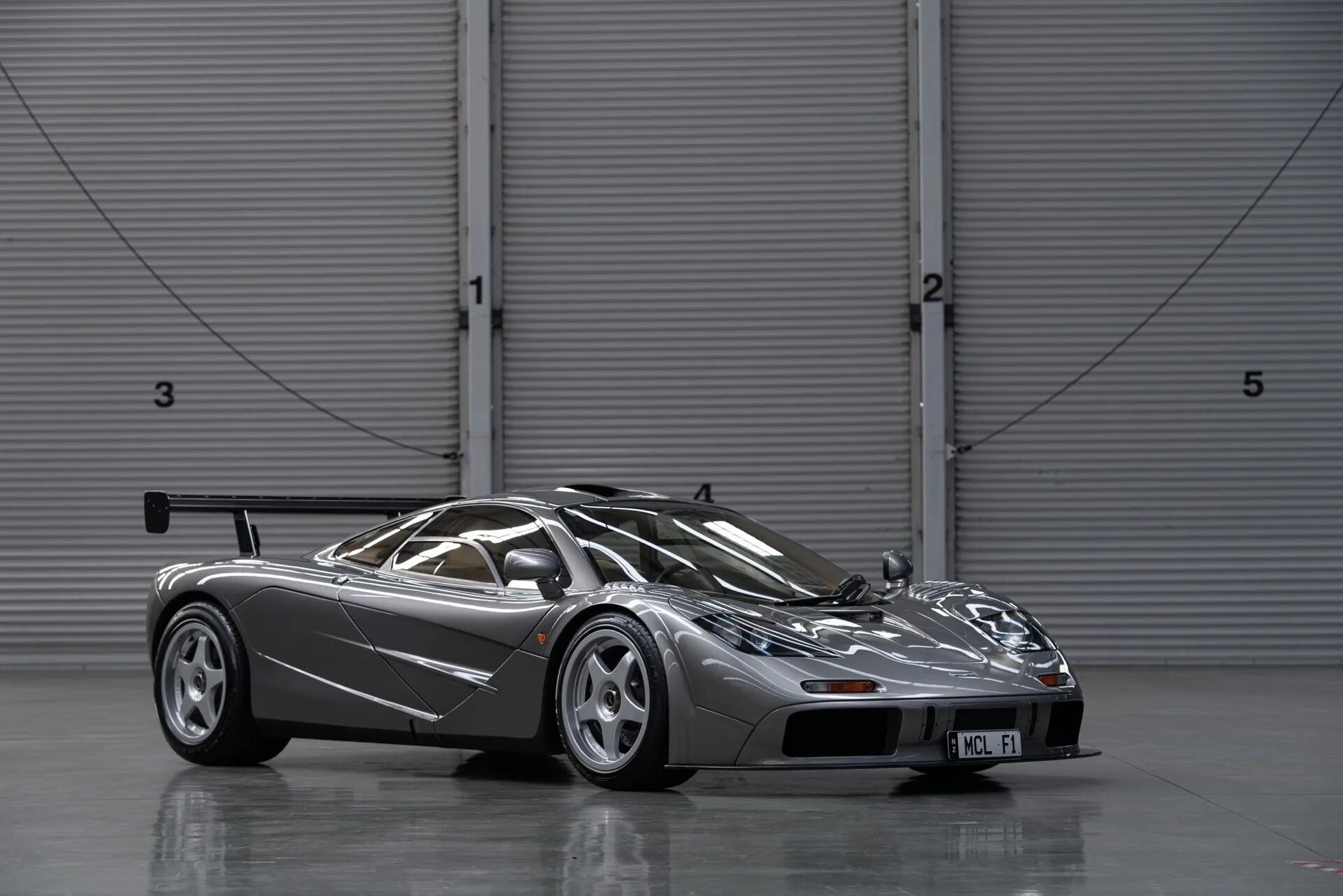 18 f lm. MCLAREN f1 LM. MCLAREN f1 1992. Спорткар MCLAREN f1. MCLAREN f1 LM салон.