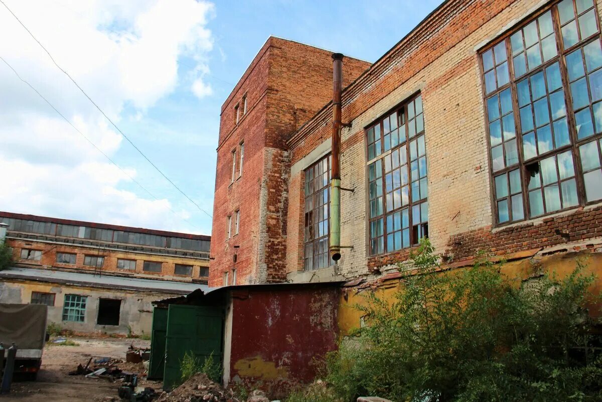 Территория завода клапанов Самара. Самарский клапанный завод. Заброшенные заводы Самарской области. Заброшенный завод Самара.