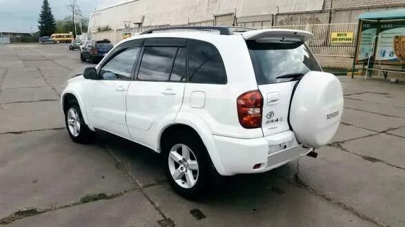 Toyota rav4 2004 белый. Тойота рав 4 2004 белый. Рав 4 2003 белый. Тойота рав 4 2004 год белая.