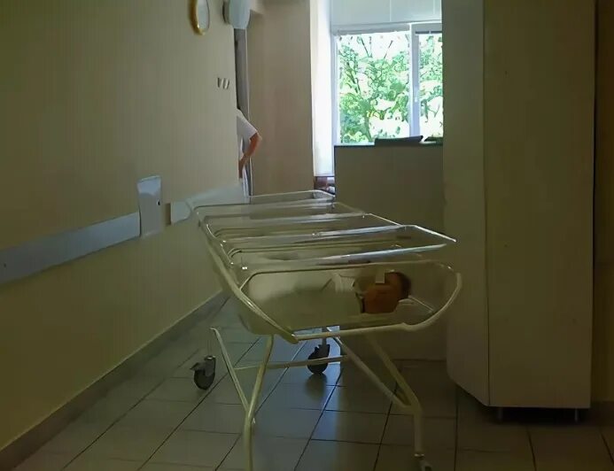 Закрытие роддома 2 воронеж. Диван в больницу. Закрытие родильного дома. Закрытие родильного дома. Закрытие родильного дома.