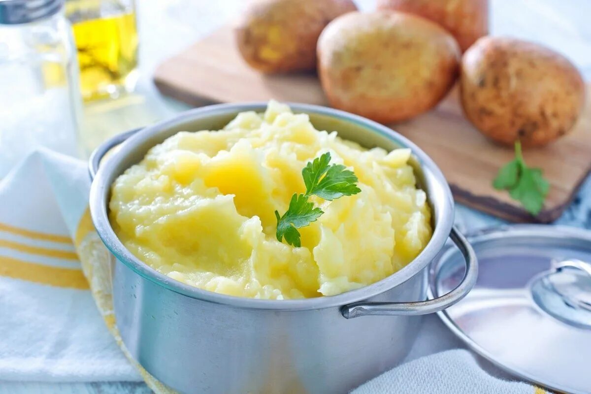 Как приготовить пюре для ребенка. Картофельное пюре толчёнка. картофельно-грушевое пюре. пюре из картошки. пюре картофельное с молоком.