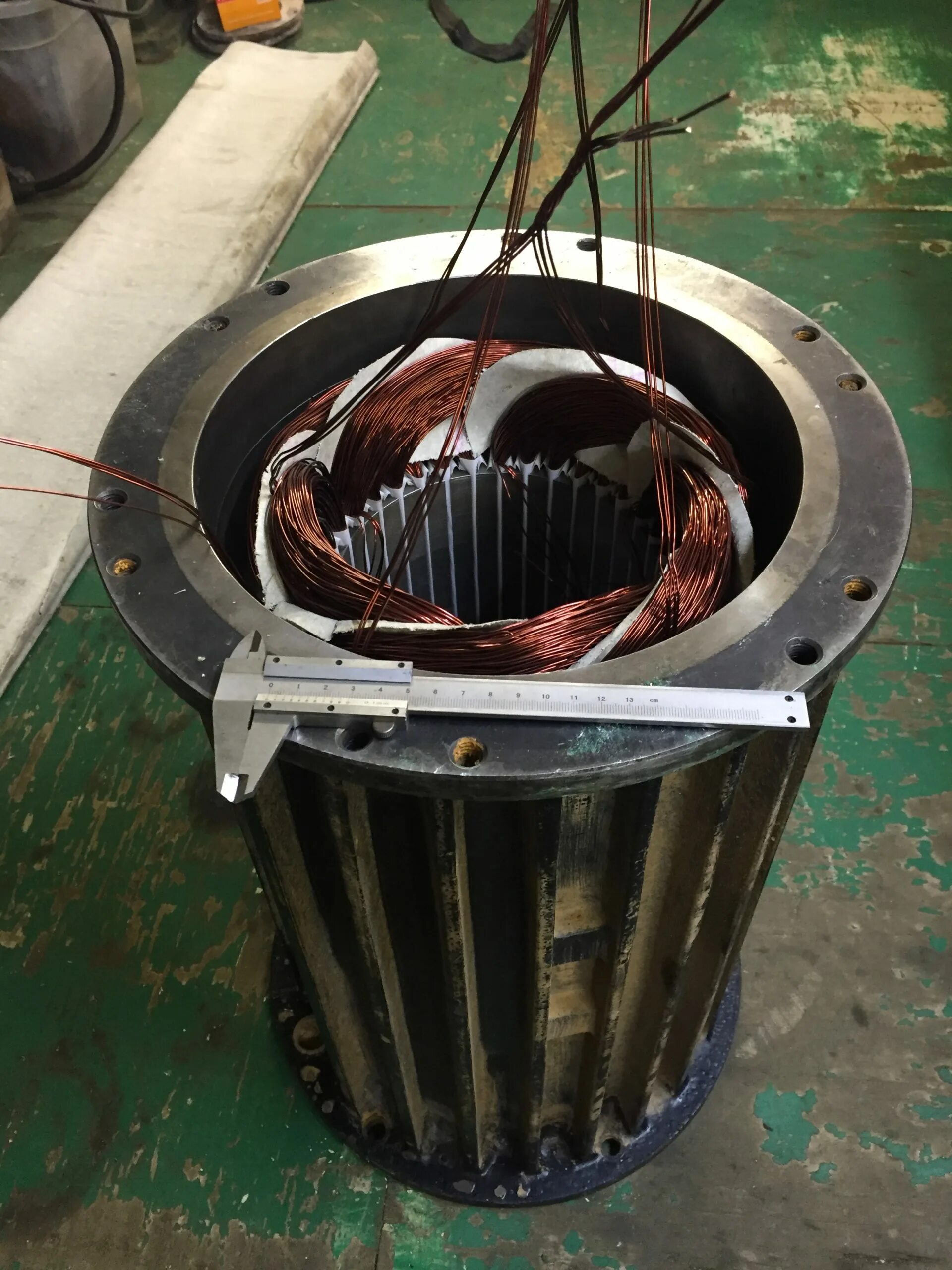 Ротор электродвигателя промышленный. Подшипник электродвигателя. Перемотка электродвигателей ижевск. Услуга перемотки. Электрокартон для перемотки электродвигателей.