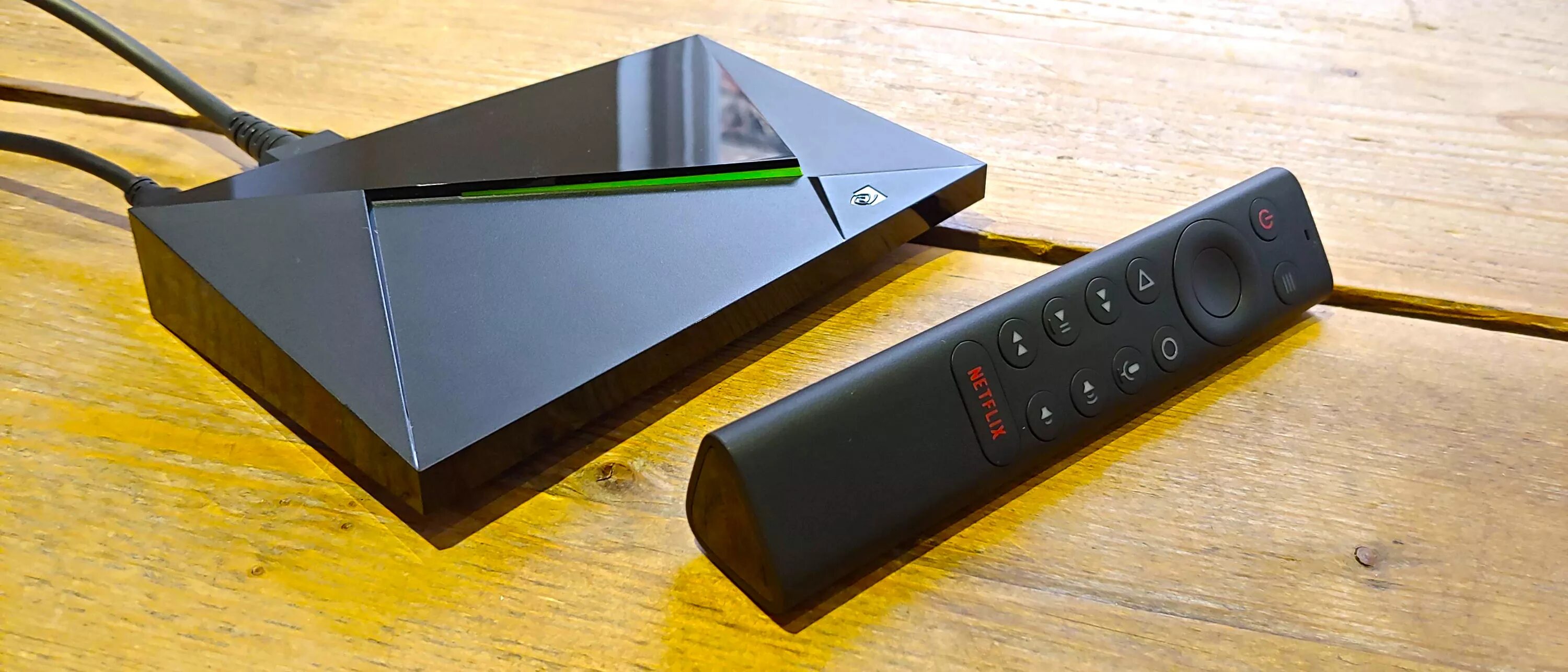Nvidia shield 16gb. Тв приставка shield. Тв приставка shield. Nvidia shield tv pro 2019. Nvidia shield tv блок питания.