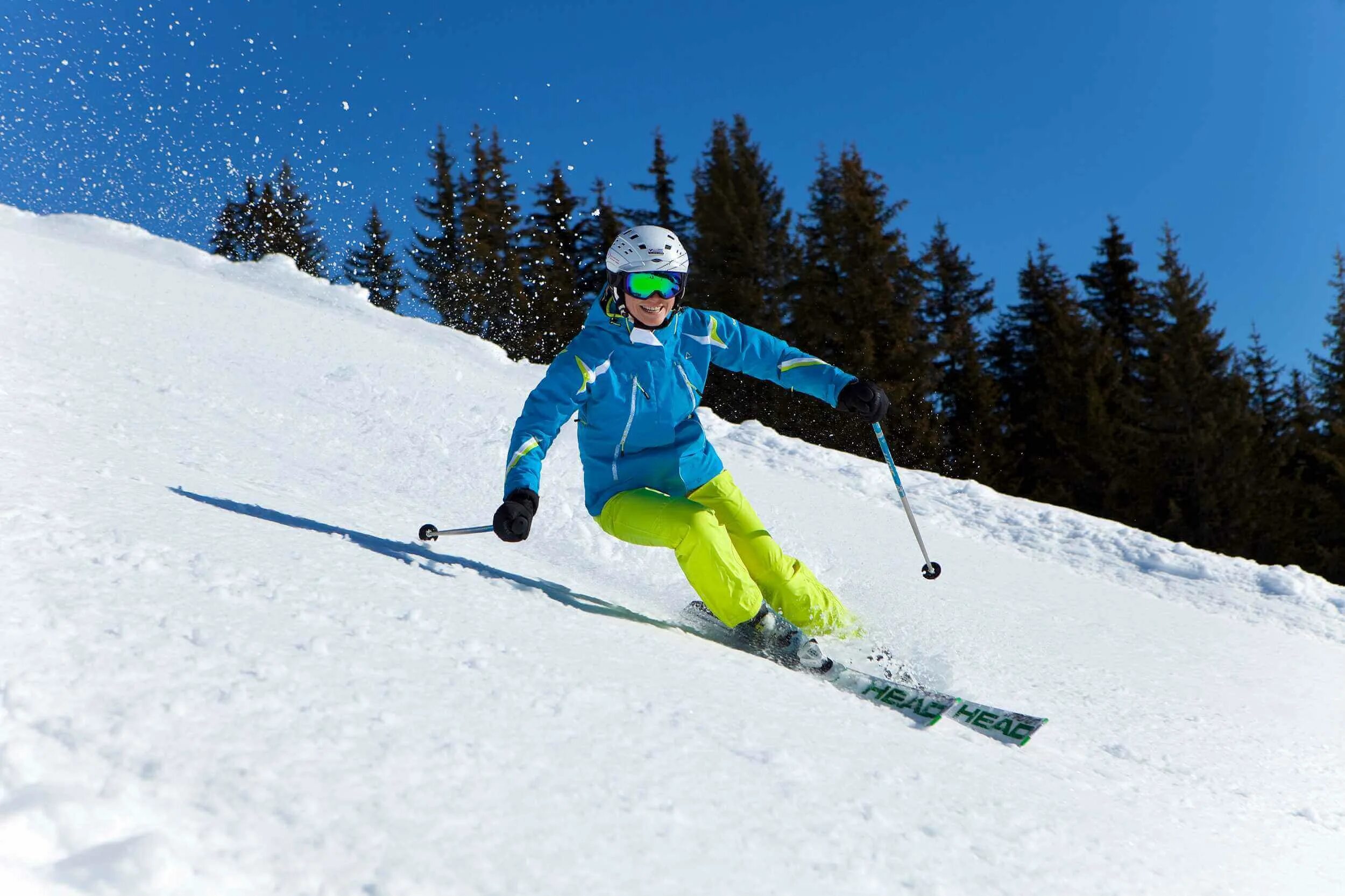 Включи горнолыжный. Катание на горных лыжах. Покататься на лыжах. Skiing – кататься на лыжах. Дети на лыжах.