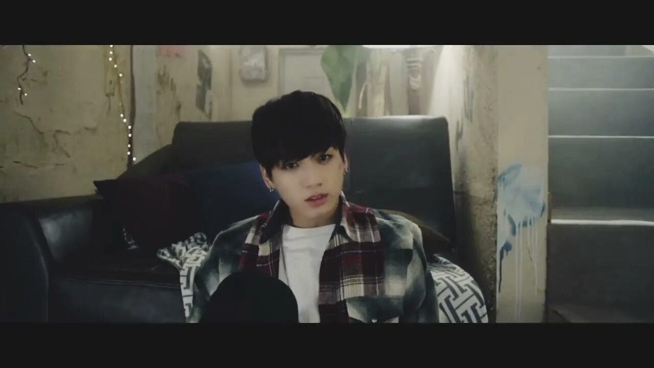 Пылающий бтс. Чонгук эра run. чонгук run клип. bts jungkook run era. бтс чонгук гиф горячий.