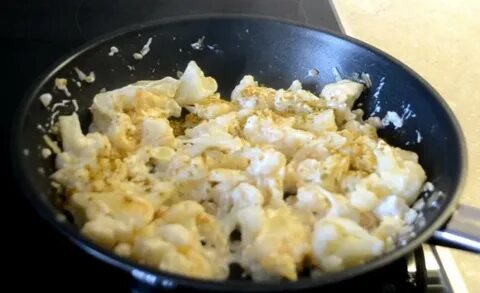 Цветная капуста с молоком на сковороде