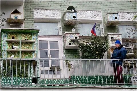 Голуби на балконе