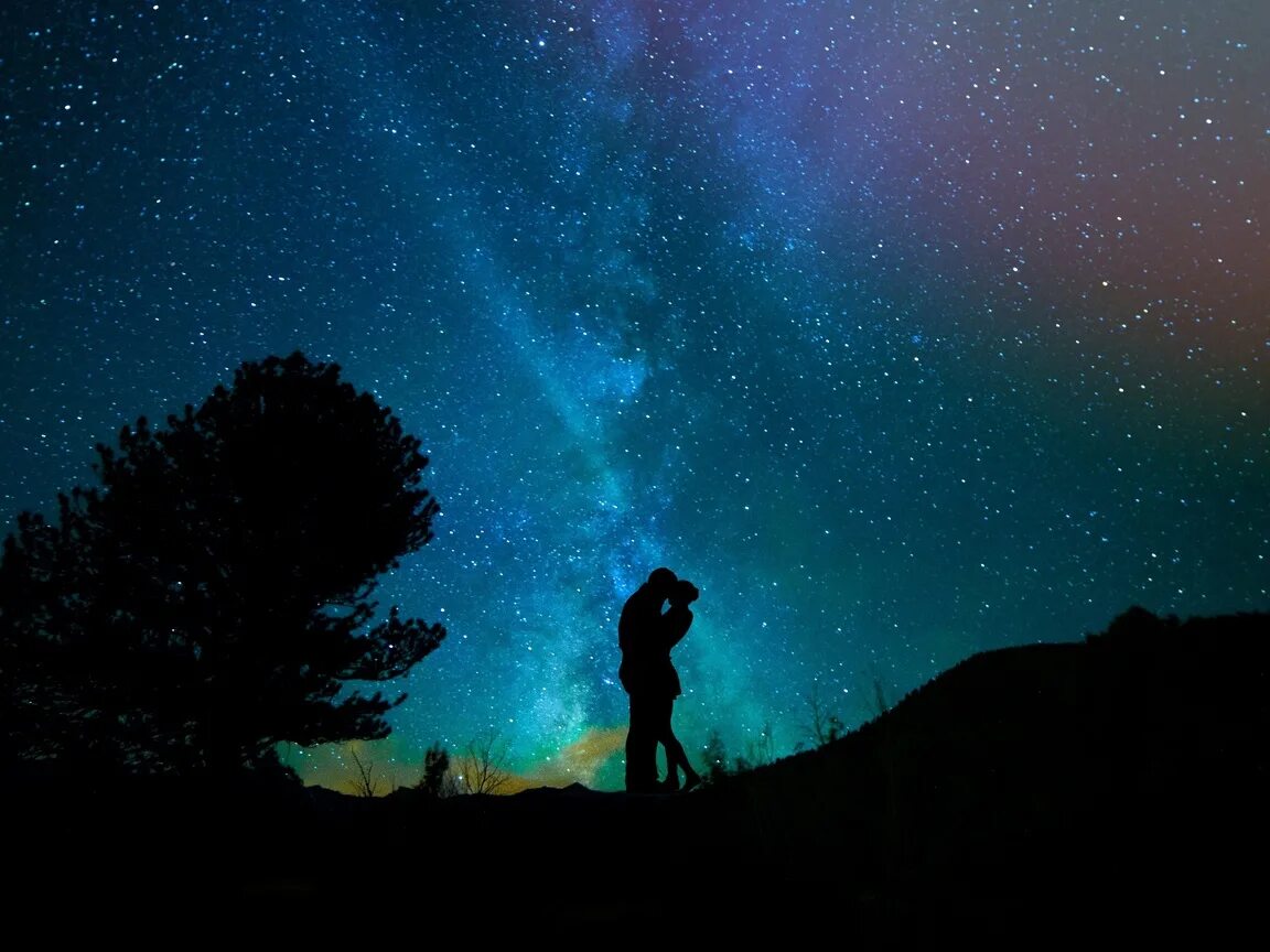 Влюбленные под звездами. Love the night sky. Love the night sky. Love the night sky. Человек в ночи.