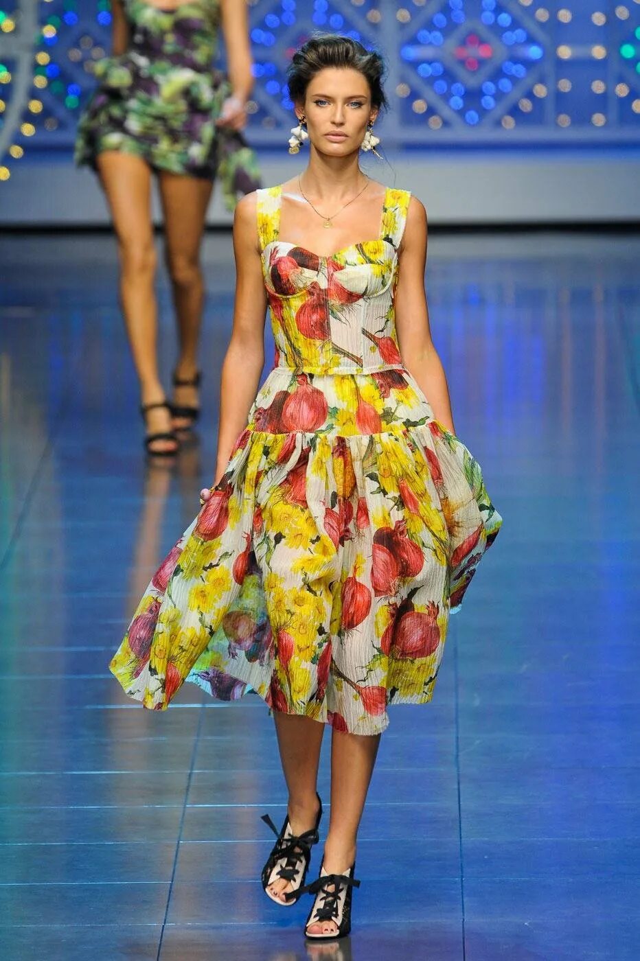 Дольче габбана лето 2017 женская. Дольче габбана лето. Дольче габбана летняя коллекция 2022. Платье дольче габбана 2014. Коллекция летняя дольче габбана 2020.