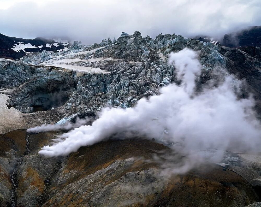 Unique kamchatka. Долина гейзеров, Камчатка. Долина гейзеров (полуостров Камчатка). Гейзерная Долина на Камчатке. Кроноцкий заповедник гейзеры.