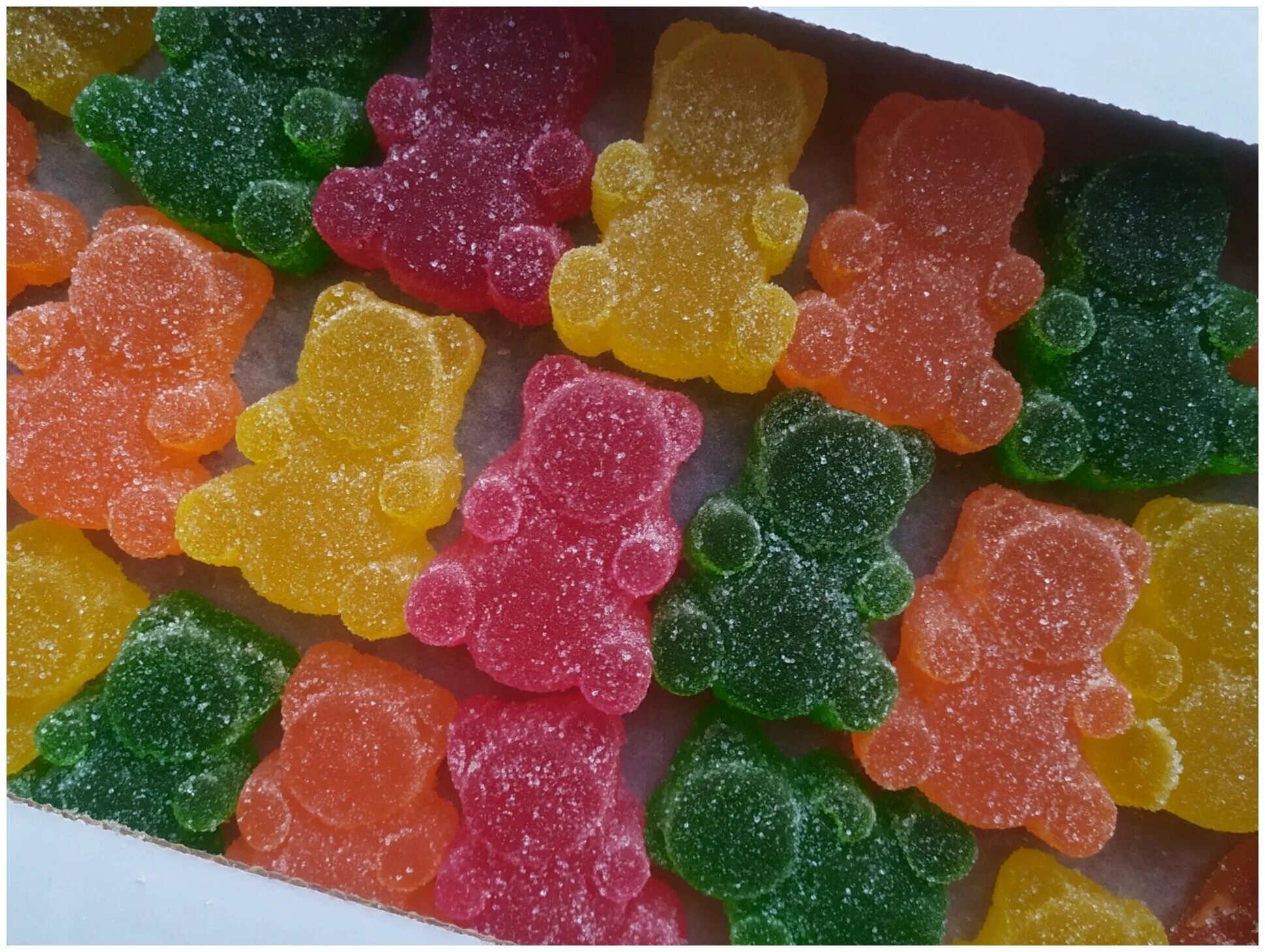 Желейные конфеты джелли. Жевательные мармеладки. Мармелад candy plus. Мишки гамми харибо. Конфетки мармеладки.
