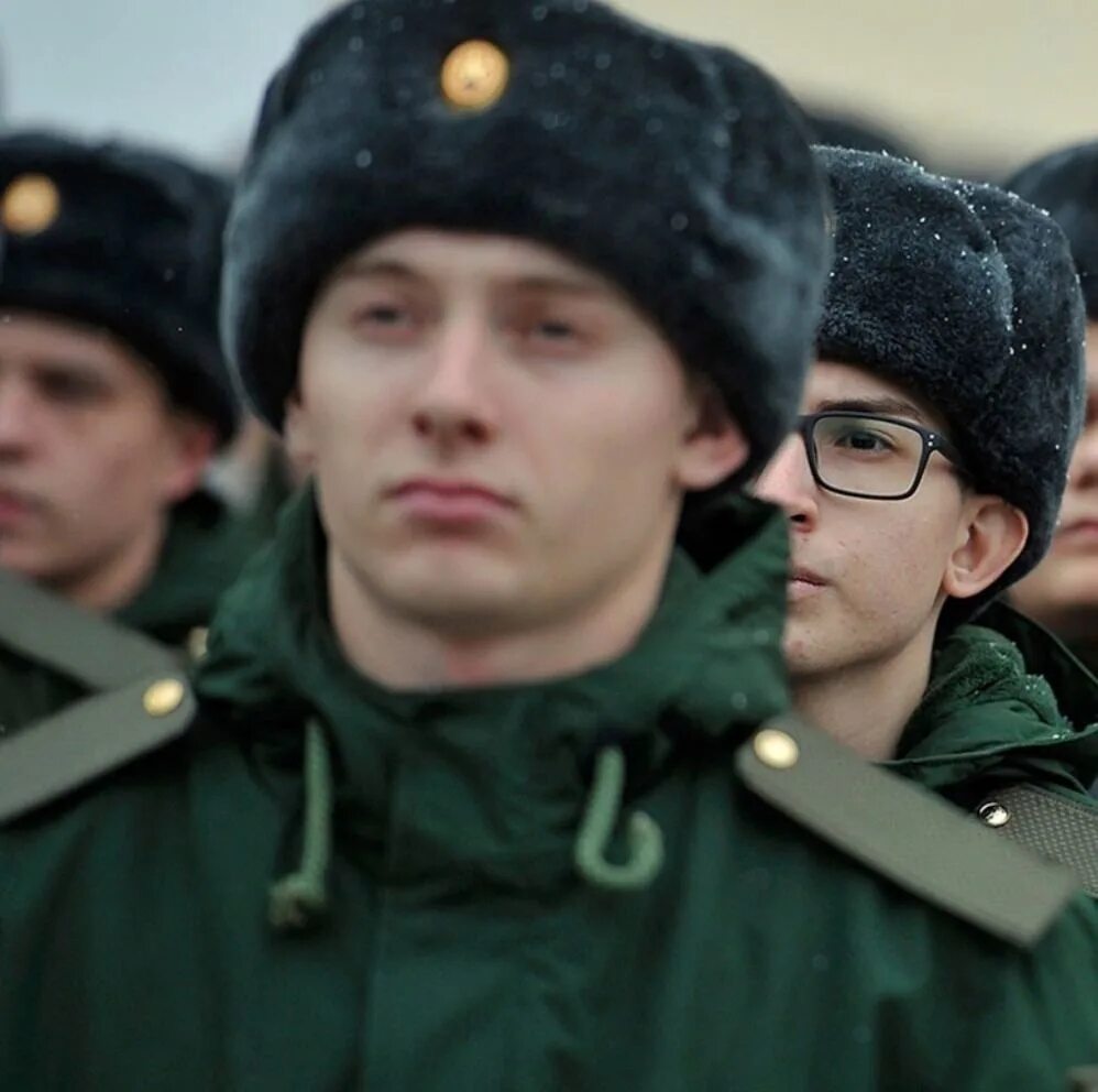 До какого длится призыв. Призывники срочники 2025. служба в армии. призывники фото. форма призывника 2025.