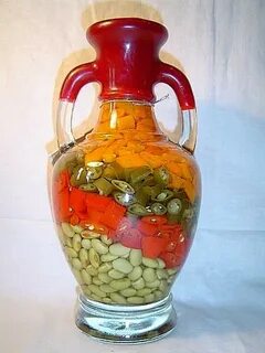Декоративные бутылки с овощами