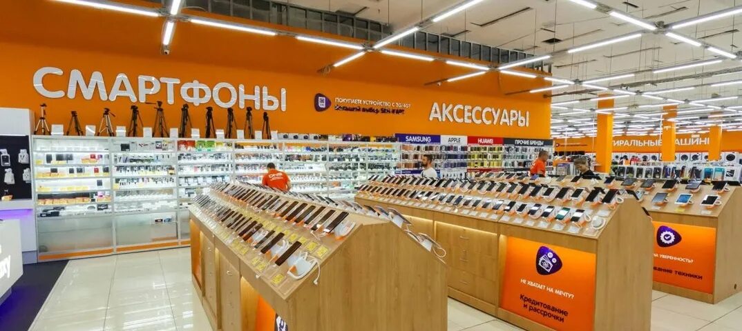 Днс орел купить. ДНС. Магазин ДНС внутри. ДНС торговый зал. ДНС фото магазина.