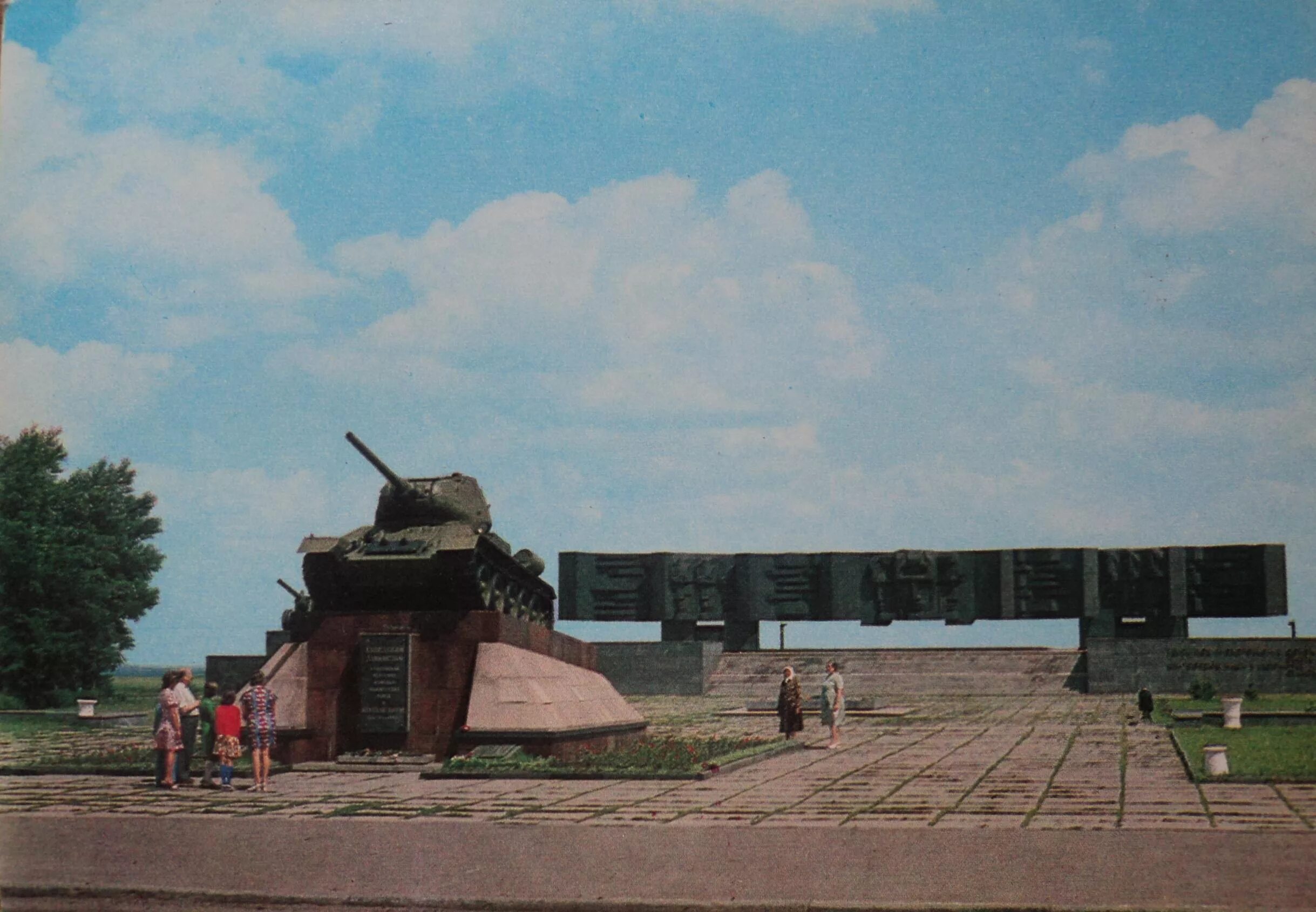 Белгород мемориальный комплекс курская дуга. Мемориальный комплекс героям курской битвы. Мемориальный комплекс курская дуга курск. Мемориал "курская дуга" танк т-34. Мемориальный комплекс курская битва.