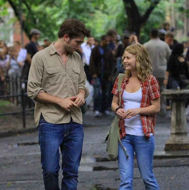 Забыть цитаты. Стараться забыть кого-то значит все время помнить. Человек не вещь нельзя однажды забросить на полку. Как вспомнить что было вчера. Цитаты про забытых людей.