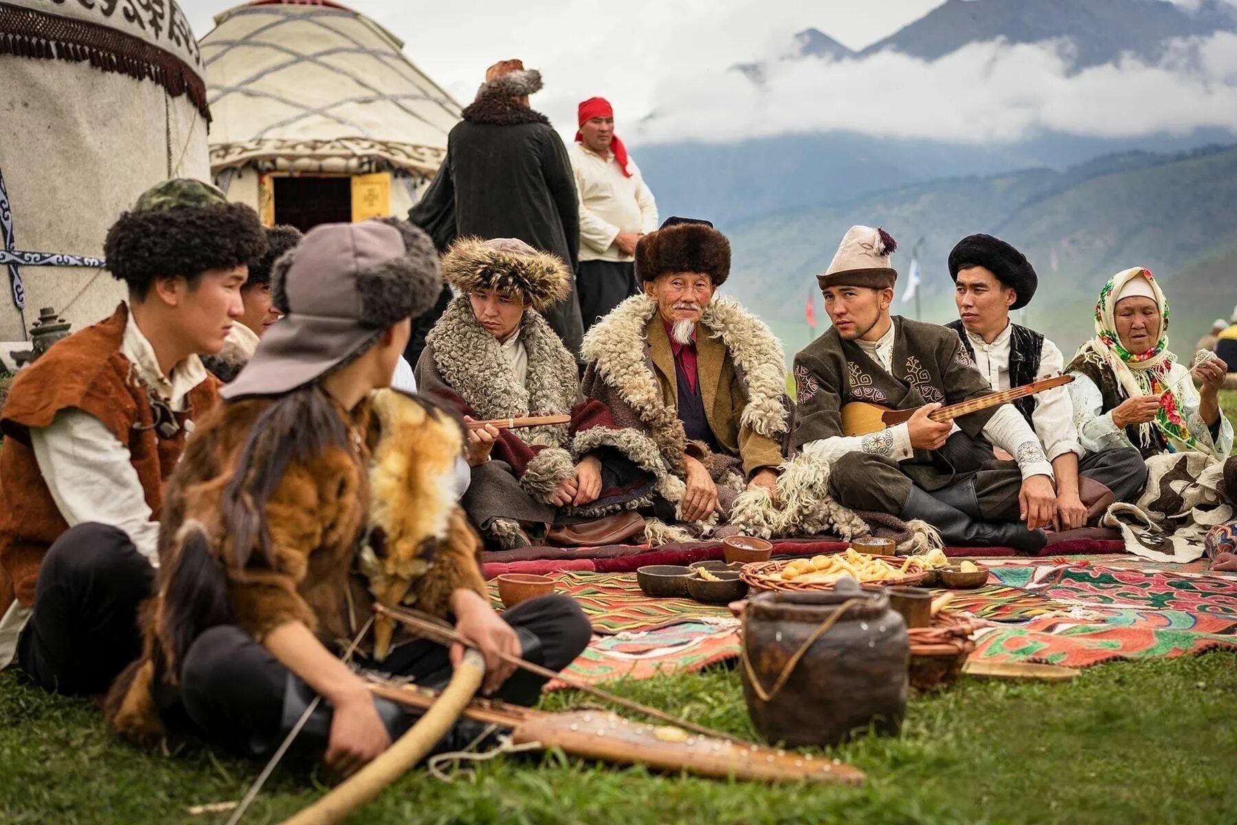 History and traditions. Юрты алтайцев 19 век. Бечен Киргиз. Казахи кочевой народ. Кочевой народ Кыргызстана дасторкон.