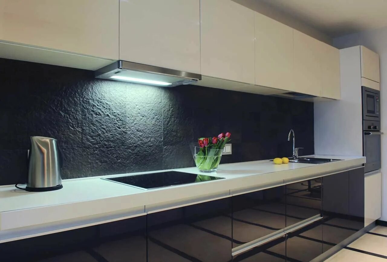 Фартук из матового стекла на кухню. Серая кухня с мраморным фартуком. Фартук из матового стекла на кухню. Фартук для белой кухни. Матовый фартук для кухни.