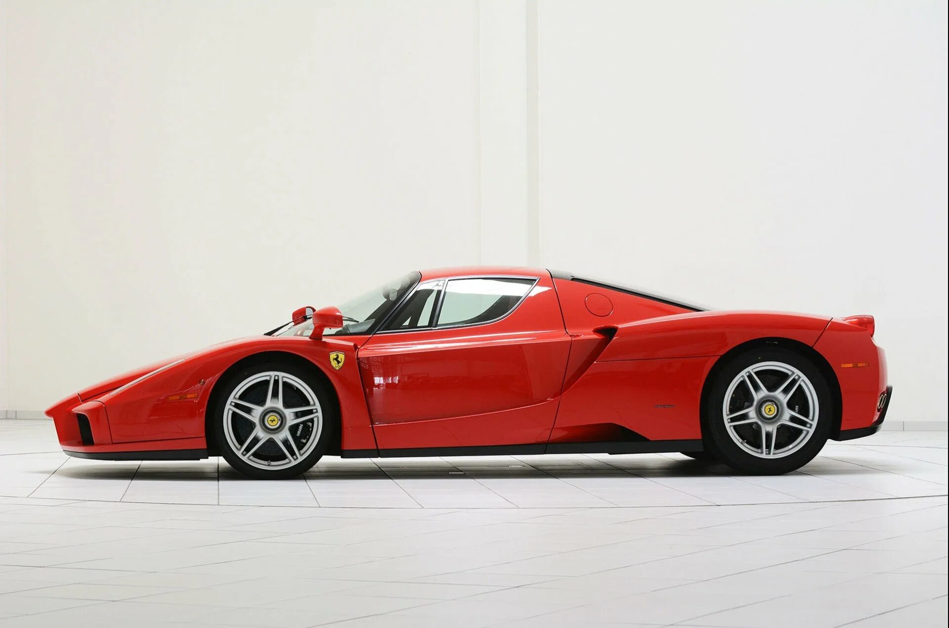 Rapido ferrari. Феррари Энзо. Феррари Энцо машина. Ferrari Enzo 2002. Enzo Ferrari машина.