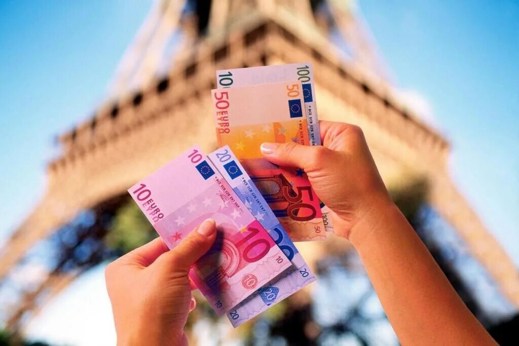 деньги за границу. вывоз валюты. деньги и путешествия. ввоз и вывоз денег. деньги.