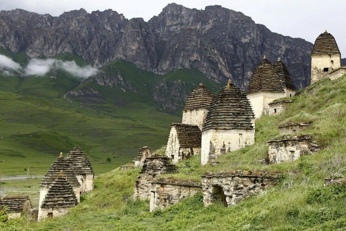 Даргавс некрополь Даргавс. Некрополь Даргавс. Северная Осетия. Даргавс город мертвых. Некрополь в с. Даргавс "город мертвых". Ингушетия северная осетия алания