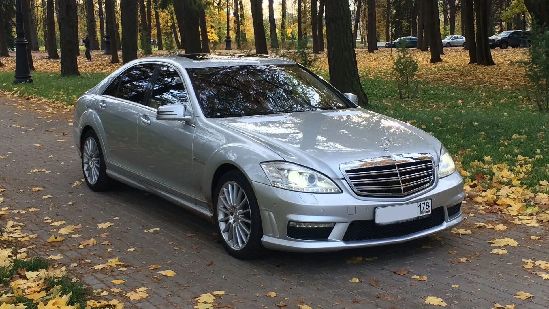 Купить мерседес w221. Mercedes s 221. Mercedes s class w221. Мерседес 221 500. S 300 Мерседес w221.