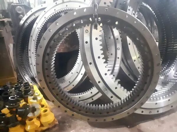 Ремонт опу. Опорно поворотное. Опорно-поворотное устройство манипулятора сф 65. 1400/45f. Опорно-поворотный круг для экскаватора r260lc-9s.