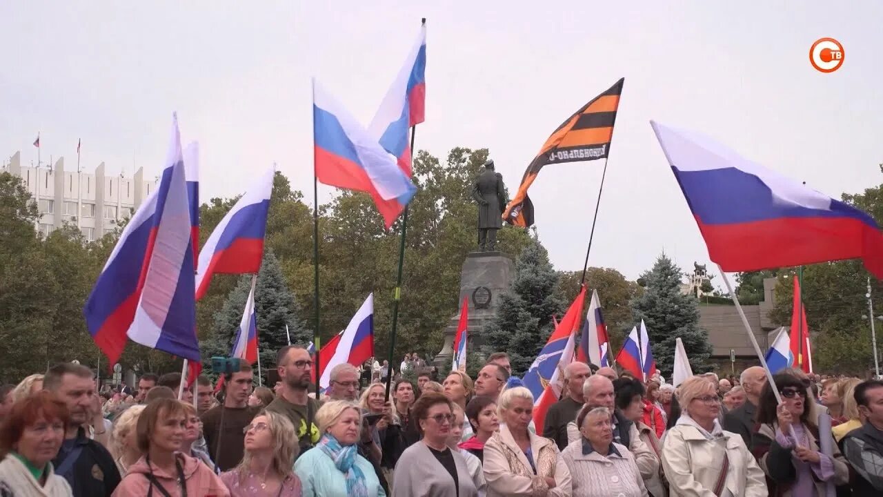 Митинг концерт 10 лет в родной гавани. Митинг площадь Нахимова в Севастополе 2014. Референдум в Севастополе 2014. Митинг народной воли Севастополь 2014. Референдум 2014 , севастт Севастополь.