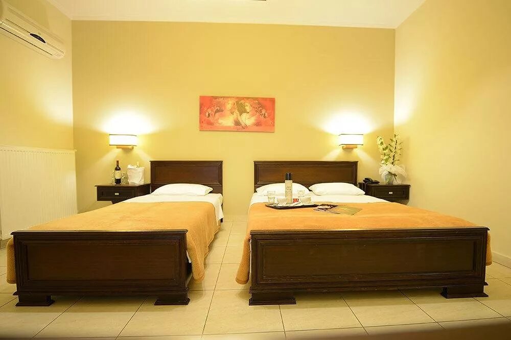 Central hotel 3. Hersonissos central 3. Стамбул отель centrum 3 отзывы. Отель централь. Central athens hotel.