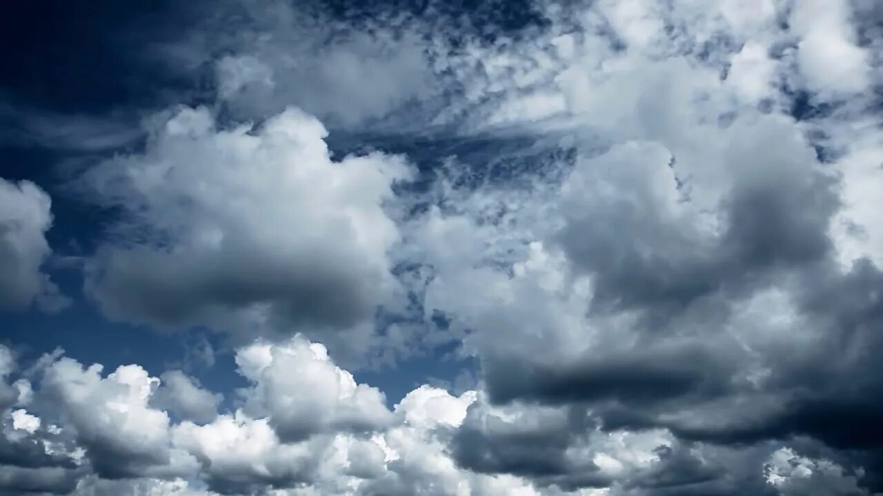 Плывущие облака видео. Тучи в голубом. Картинка Ах эти тучи в голубом. Галат хмари обложка. Летели облака clickmepls.
