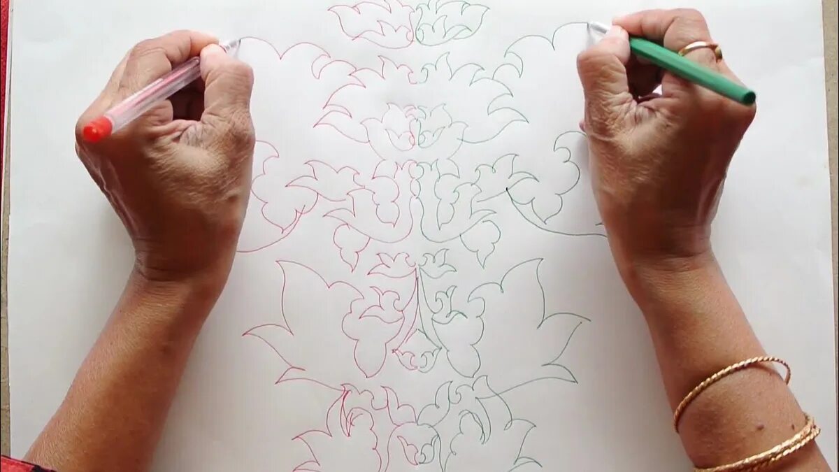 Рисование двумя руками для школьников. Зеркальное рисование для дошкольников. Левша амбидекстр. Использование двух рук. Две руки.