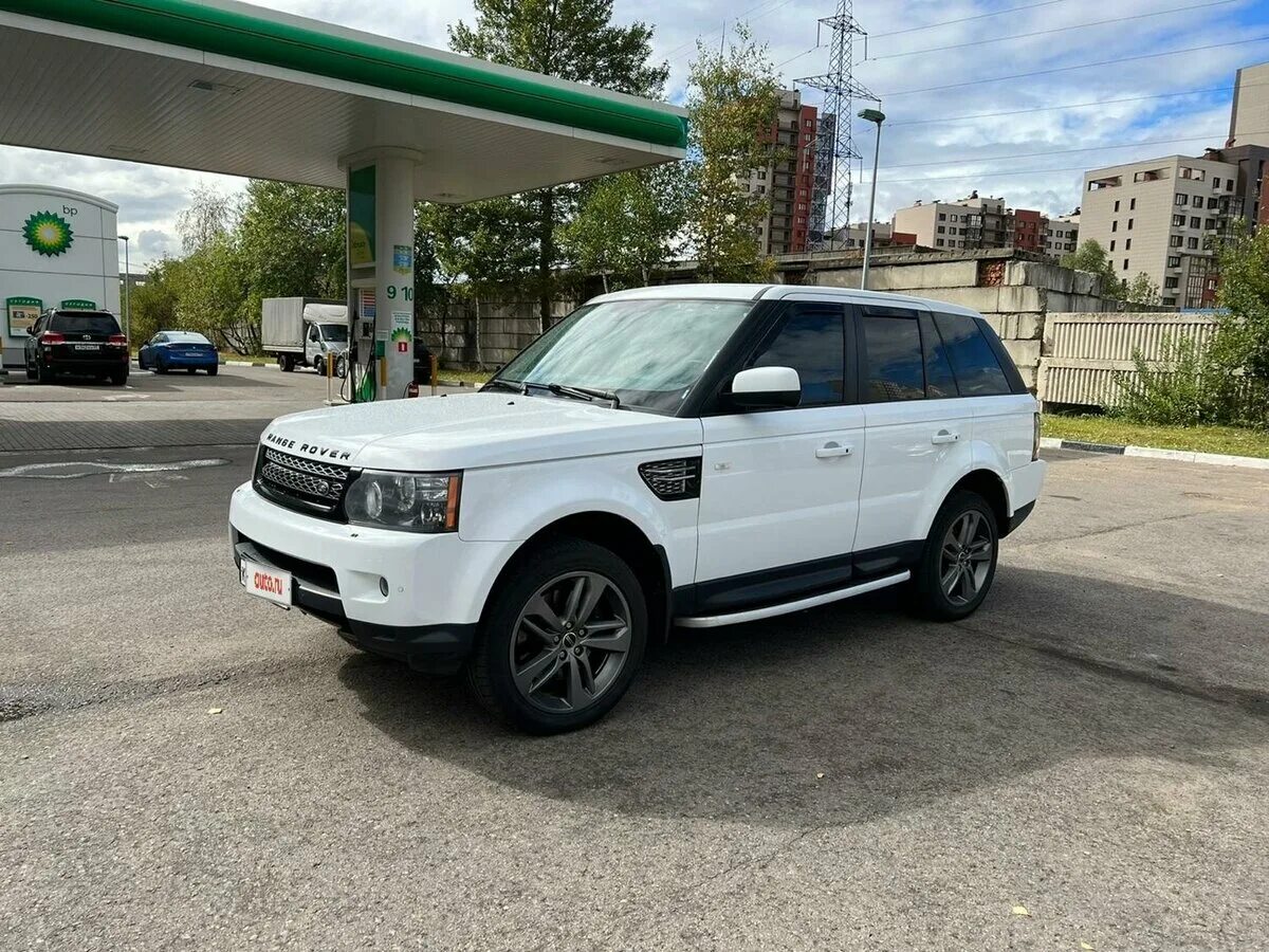 Рендж ровер спорт 2012. Land rover range rover sport 2012. Рендж ровер спорт белый 2012 год. Range rover stormer обвес 2008. Ленд ровер спорт 2012 год.