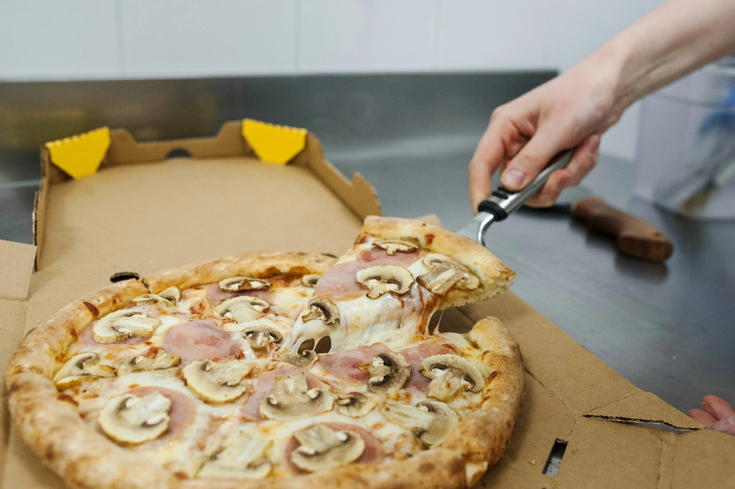 Додо пицца здание. Додо пицца адлер кирова 23. Додо пицца киров режим работы. Додо пицца челябинск проспект победы 159. Промокоды додо пицца 2022 октябрь.